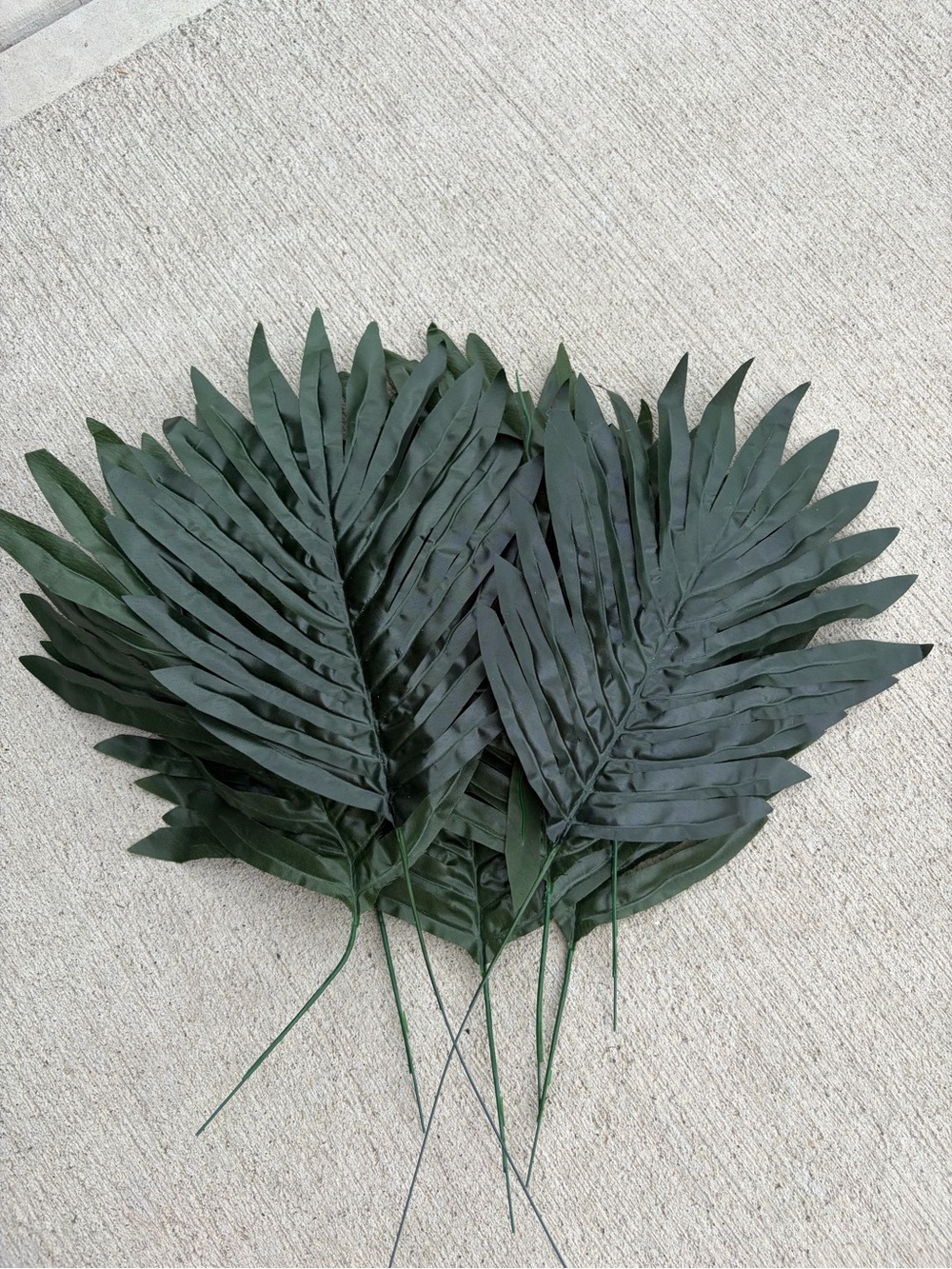 8 pcs Dark Green Artificial Palm Leaves for Party & Event Decor